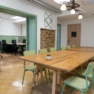 Espacios de coworking en Sant Cugat con networking club y oficinas privadas y salas de reuniones en alquiler.