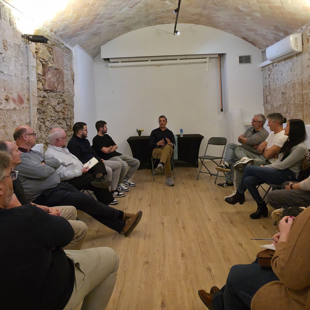 Anar a un coworking si ets emprenedor, freelance o empresa no és només canviar de cadira: és canviar de joc