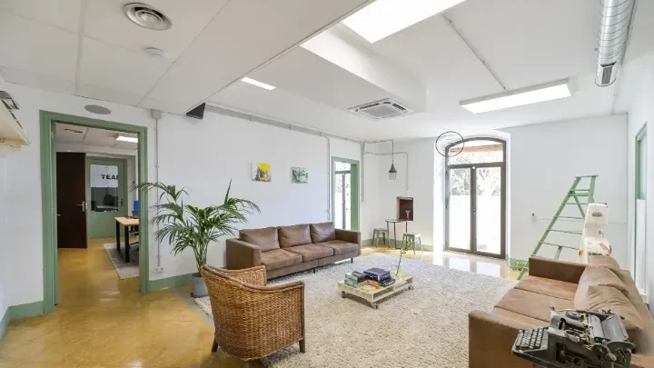 Alquiler de espacios en Martorell. Alquiler de espacios en Martorell con luz natural y decoración inspiradora para artistas y diseñadores, autónomos y freelances.