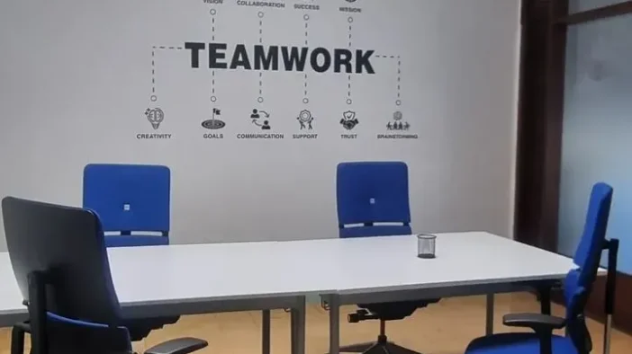 Oficinas en Martorell para Empresas en Crecimiento | Alquiler Flexible y Profesional. Alquiler de oficina moderna en Martorell con sillas ergonómicas, ideal para startups y equipos profesionales.