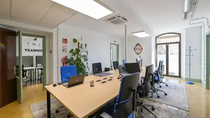 Alquiler de espacios en el coworking Martorell | Membresía mensual. Espacios de trabajo alquilados en el coworking Martorell | Zonas de trabajo compartido para miembros del coworking con mesa fija asignada y con acceso al Club de Networking.