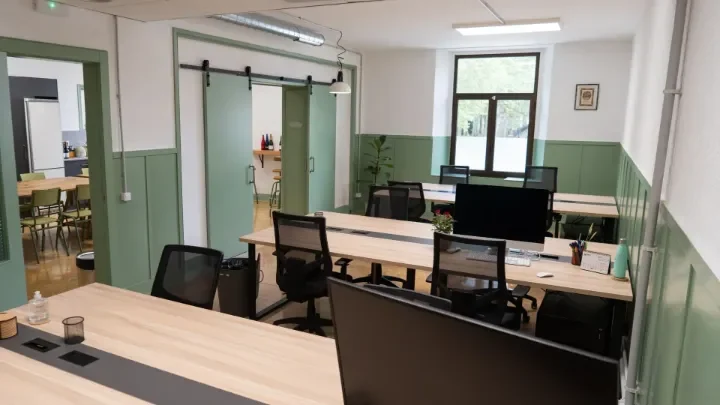 Coworking en Martorell para Autónomos y Freelancers | Espacio Profesional con Networking Alquiler de oficinas en el coworking de Martorell con escritorios compartidos para autónomos y profesionales digitales.